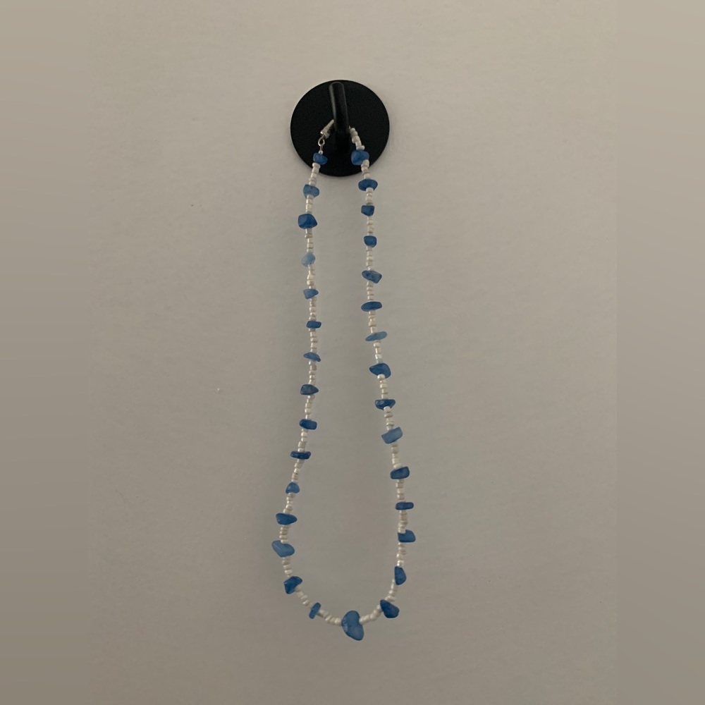 White and blue beaded necklace with twist clasp